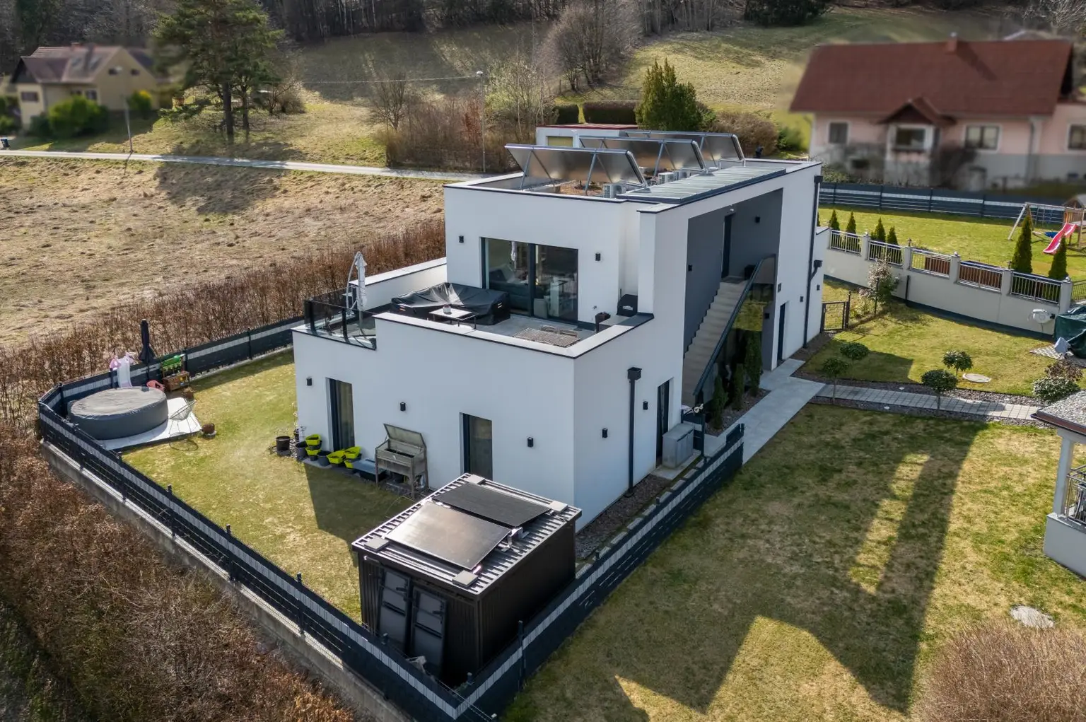 Luftbild Gerätehaus und Garten