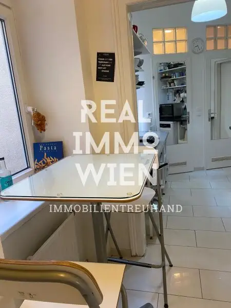 Hervorragende Anlage 5 Zimmer WG mit Stil im Gründerzeithaus