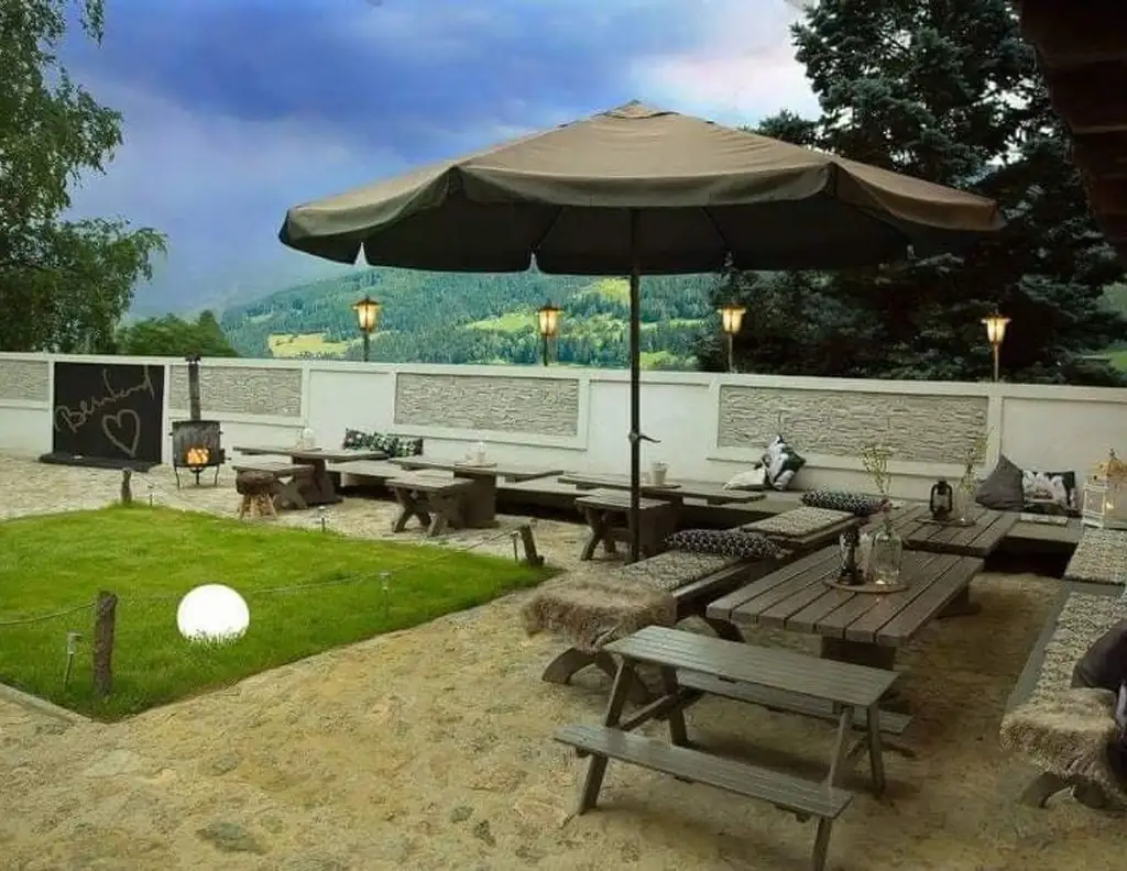 Pension / Urlaubsgebiet bei Schladming / Sanierungsbedürftig