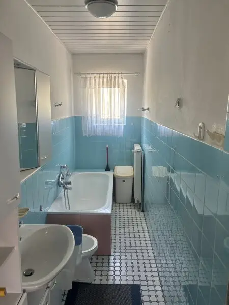 ** CHARMANTES ORIGINAL **  Olbendorf - gepflegter Vierkanthof in Ortslage mit ca. 1470 m2 Eigengrund !!