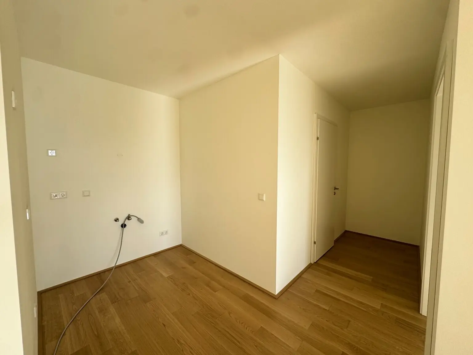 Preis jetzt sichern! Provisionsfrei und neu - 2 Zimmer Wohnung mit Balkon 4. Stock: Hirschfeld