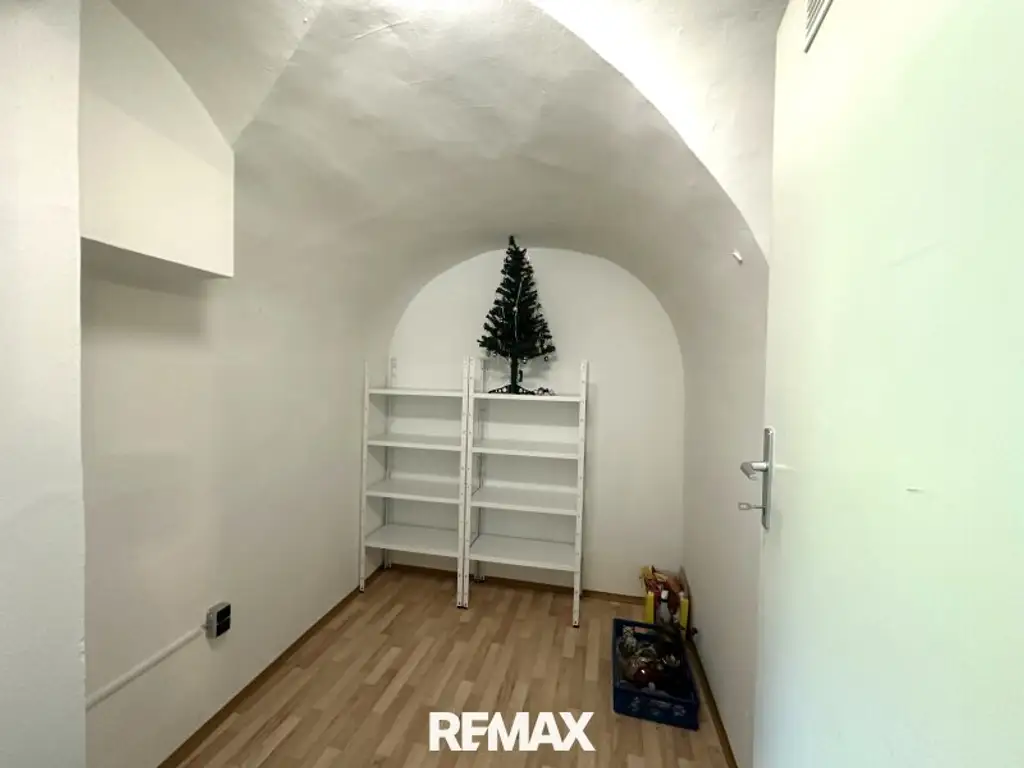 ***Mehrfamilienhaus mit Riesenpotential im Zentrum von Eisenerz***
