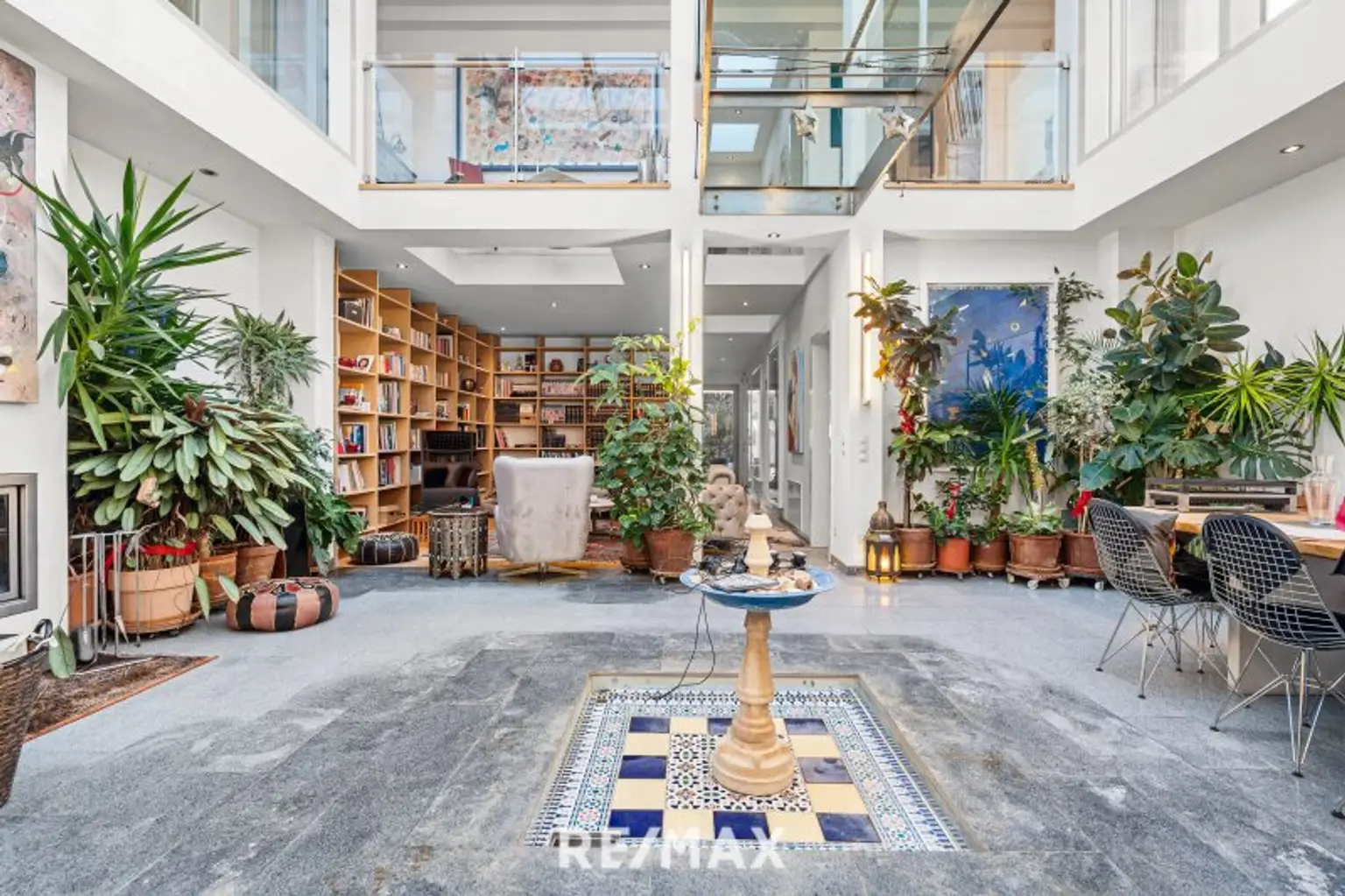 Wohnsalon-Atrium-Bibliothek