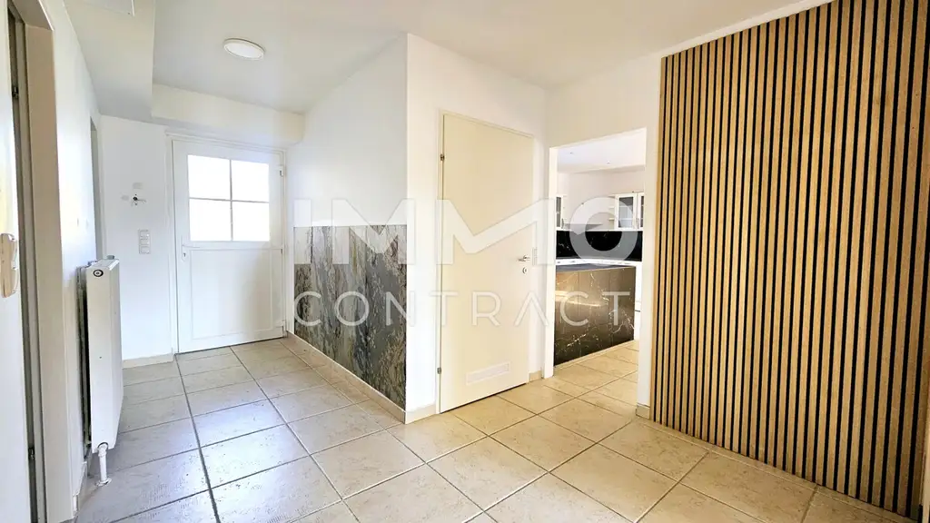 Geräumige, moderne 4-Zimmer-Wohnung mit zwei Bädern und großer Küche im Zentrum von Laxenburg