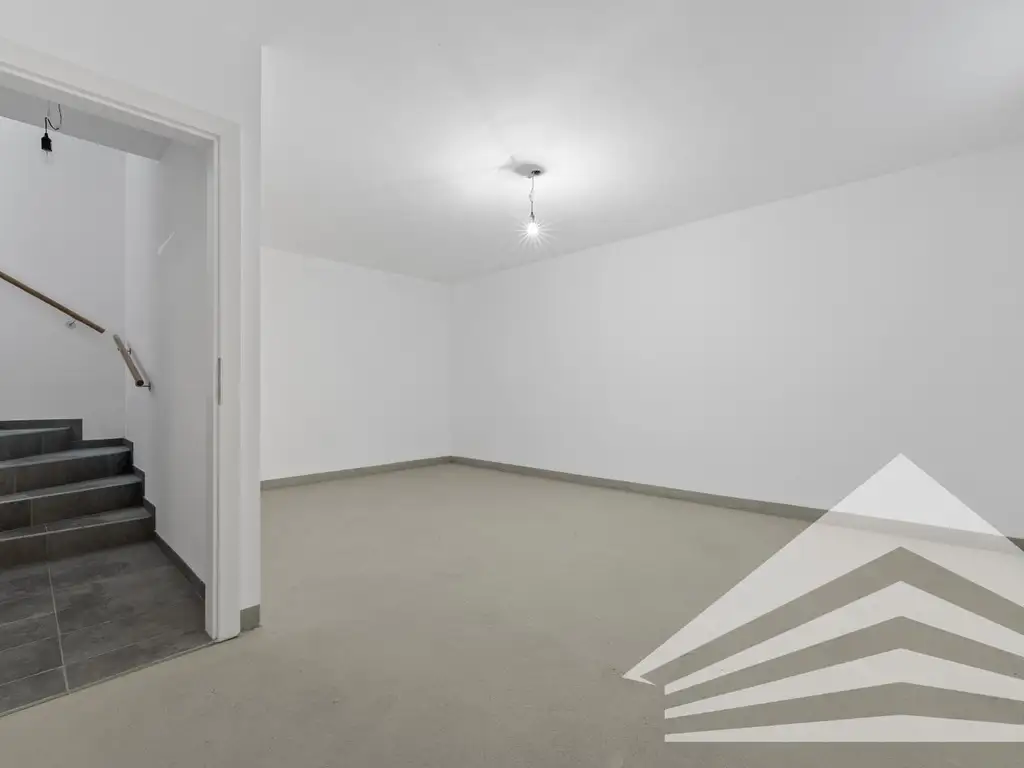 Pichling/Ebelsberg: Unterkellertes Reihenhaus mit Dachterrasse zum Erstbezug!
