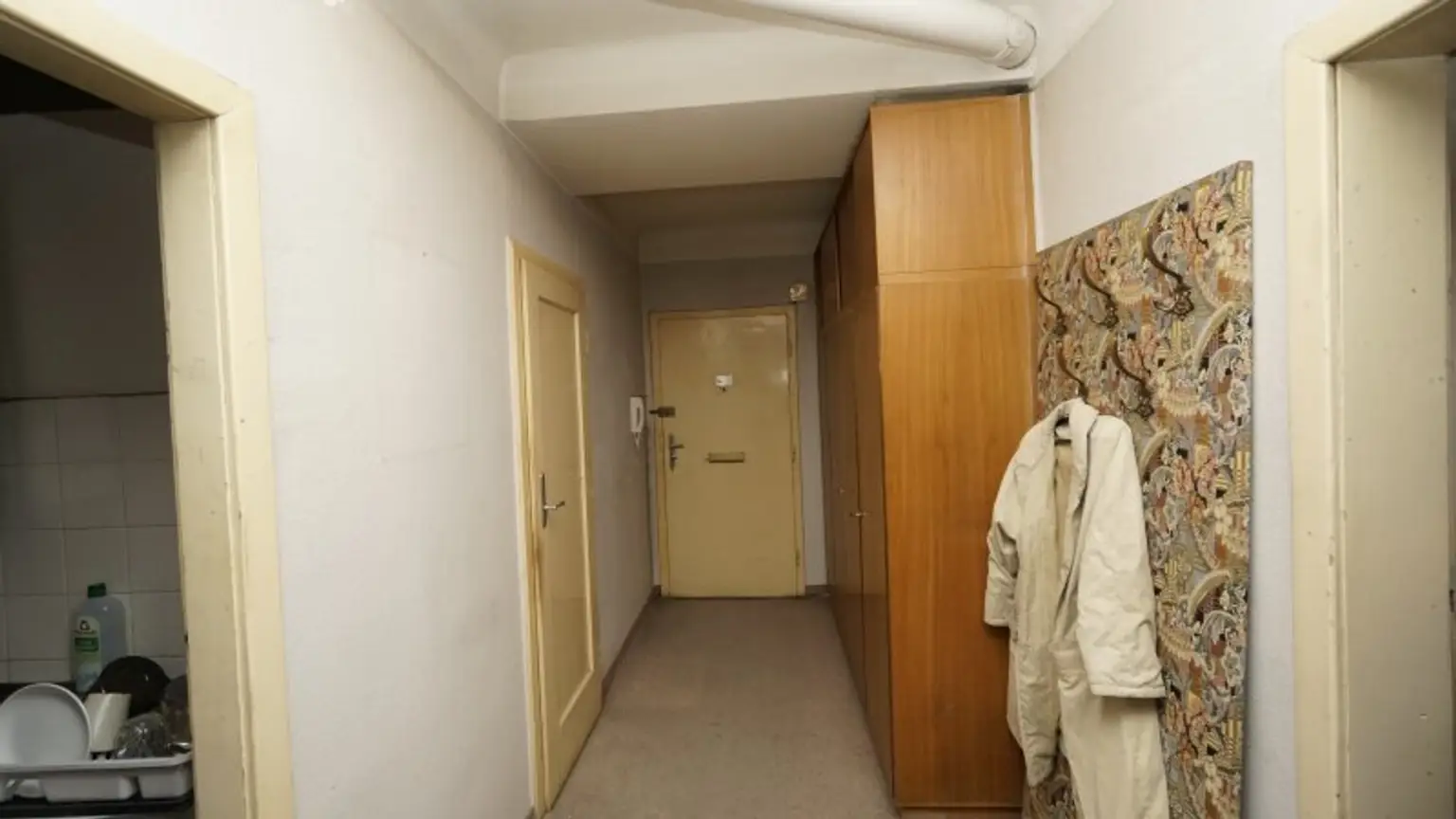 unbefristet vermietete 2 Zimmer + Kabinett Wohnung im fünften Liftstock im Eckhaus