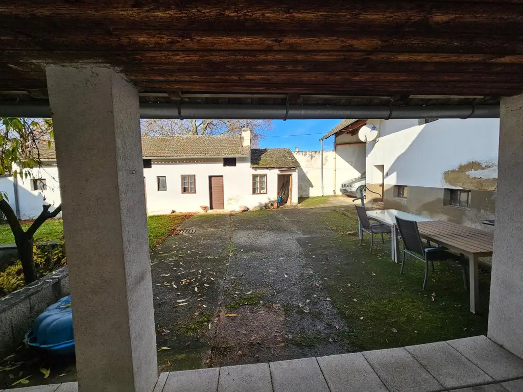 Gepflegtes Haus mit Stadel und Nebenräumen