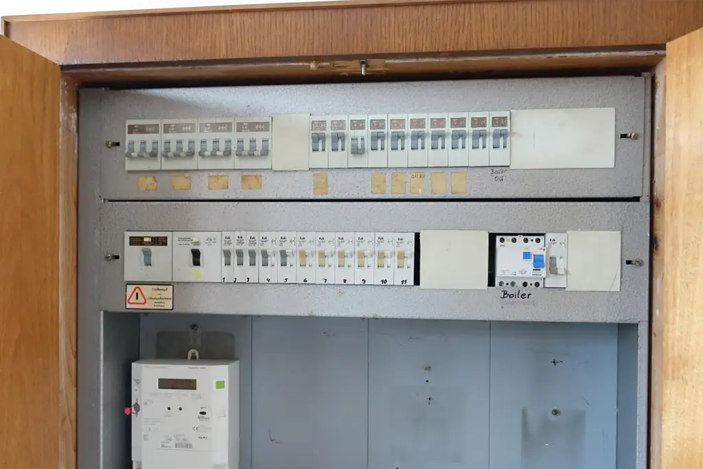 **VIEL PLATZ UND VIELE MÖGLICHKEITEN** Haus mit vielfältigem Potential im Südburgenland!