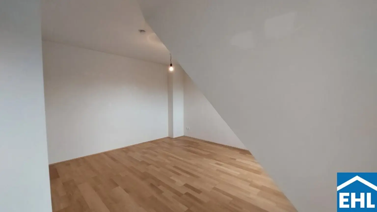 LEOPOLD XXI – Lichtdurchflutete 3-Zimmer-Dachgeschosswohnung mit 2 Balkonen!