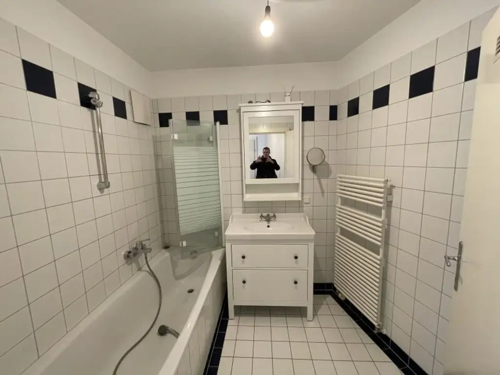 MODERNE 3-ZIMMER-WOHNUNG BEIM KARLSPLATZ - RUHELAGE!