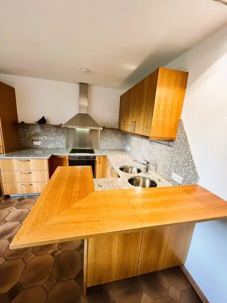 Küche mit Granitplatte