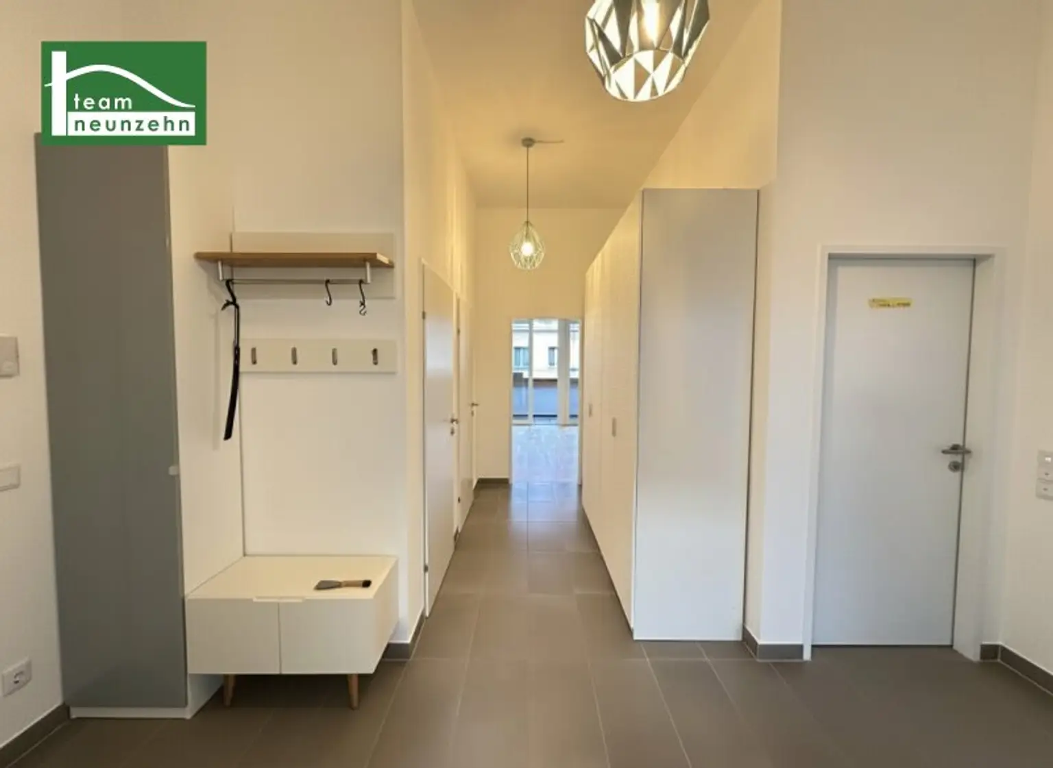 Traumhafte Wohnung in Ruhelage mit 2 Terrassen, Klimaanlage und hochwertiger Ausstattung! Nahe Straßenbahn, S-Bahn und vielen Geschäften!
