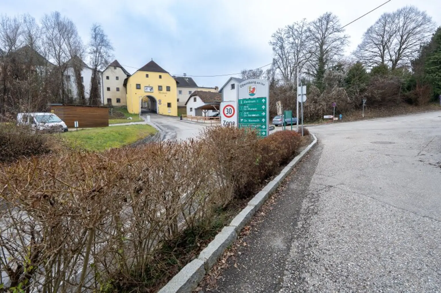 Bestandsfreies Mehrparteienhaus mit 5 Wohnungen + 1 Geschäftslokal in Toplage von Obernberg am Inn zu kaufen!