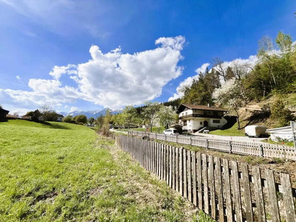 TRAUMLAGE: Sonniges Baugrundstück nahe Innsbruck im GRÜNEN - PERFEKT für die ganze FAMILIE!