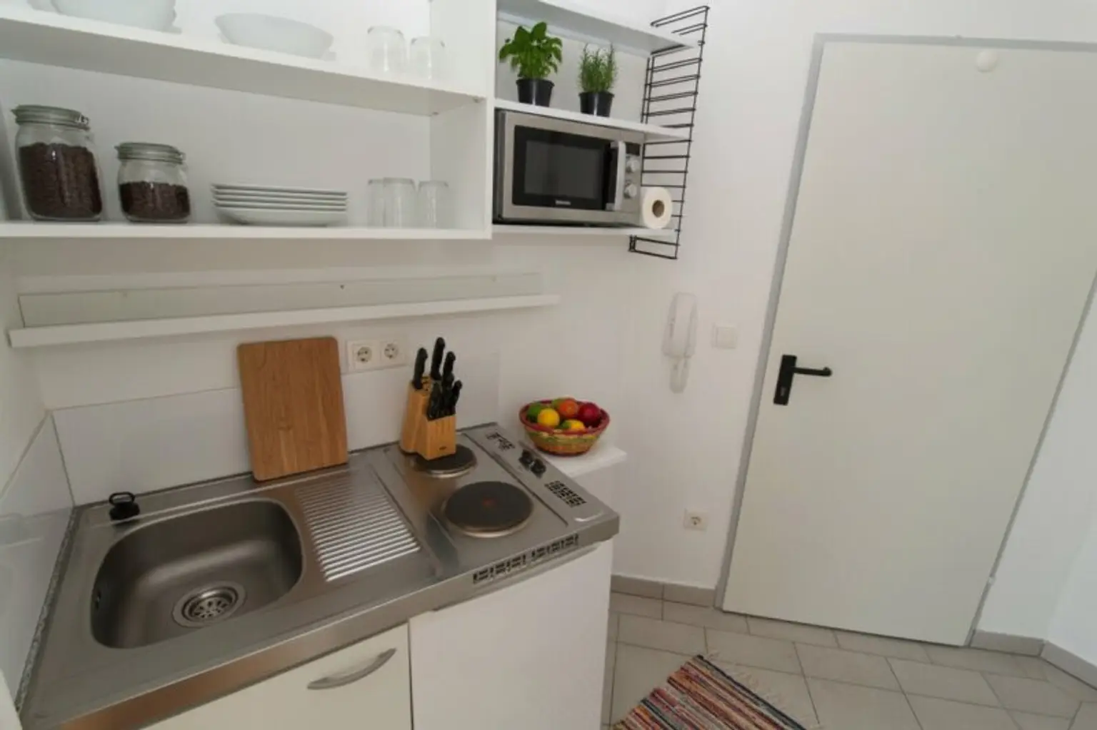 NEUWERTIGE SINGLEWOHNUNG mit FUSSBODENHEIZUNG in GRÜNLAGE