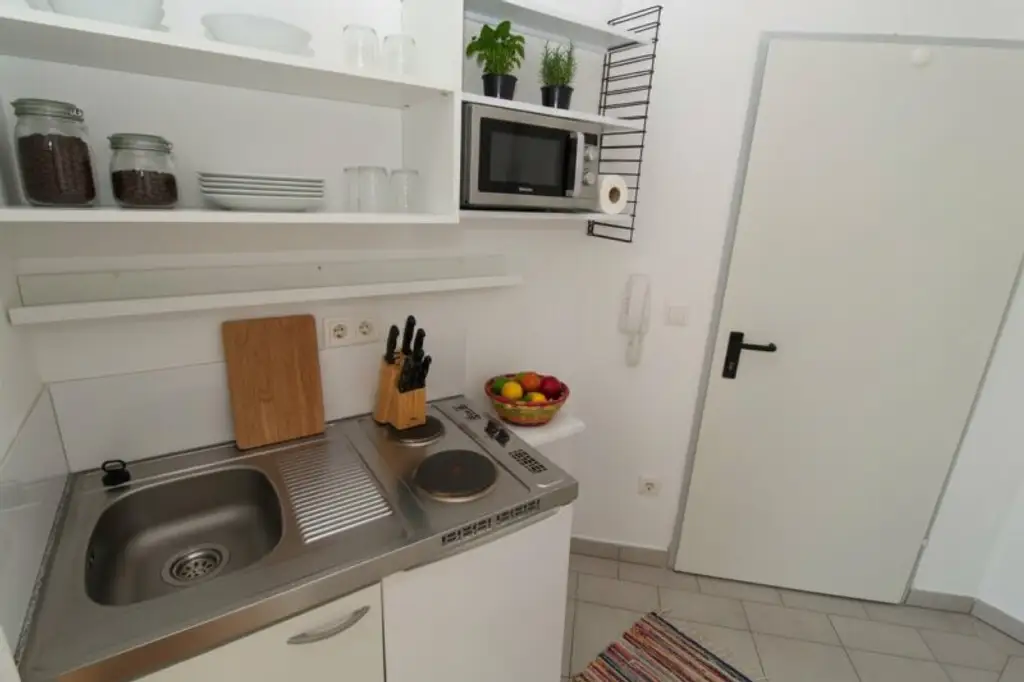 NEUWERTIGE SINGLEWOHNUNG mit FUSSBODENHEIZUNG in GRÜNLAGE