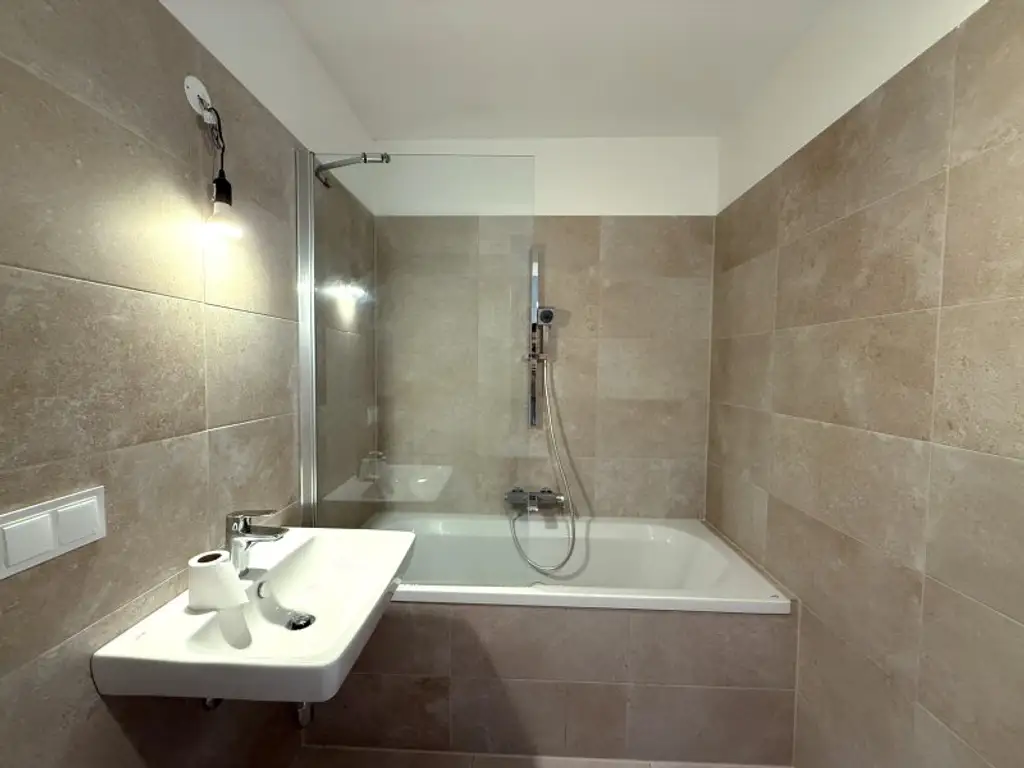 Tolle 2-Zimmer Wohnung mit idealem Grundriss und inkl. südseitigem Balkon in schönem Neubau ab sofort verfügbar