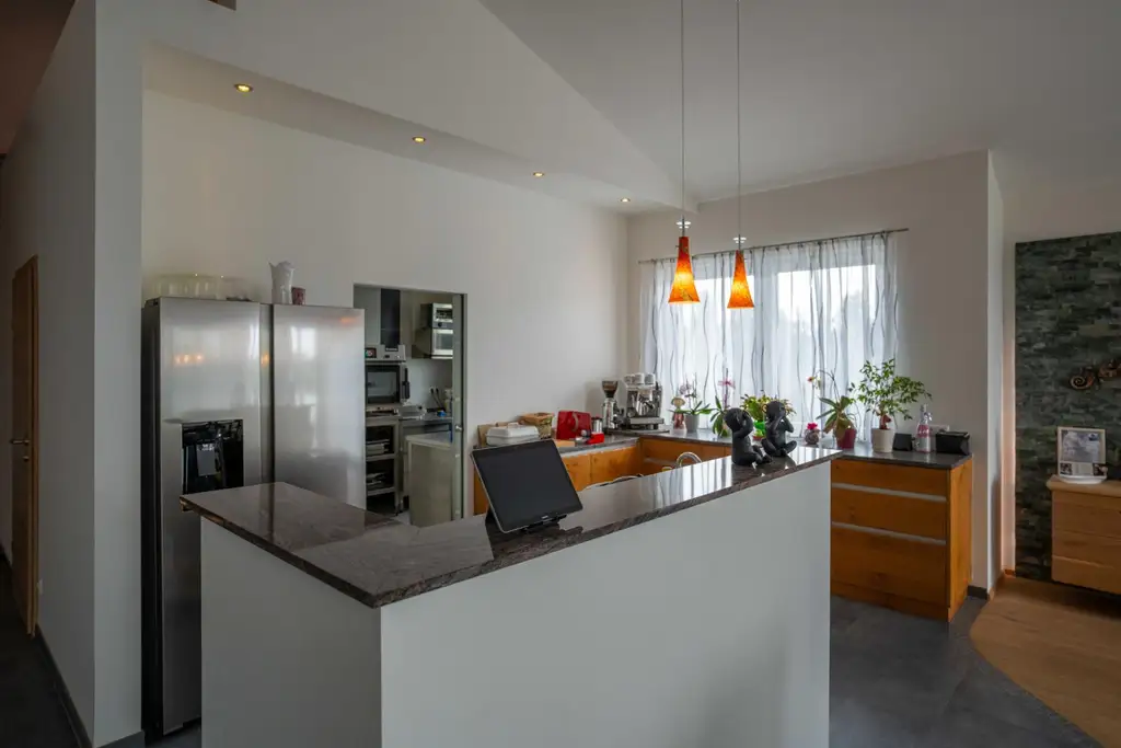 Top-Betriebsliegenschaft mit grosser Wohnung und Direktzugang zur A1 - Ideal für Lager, Dienstleistung & Lieferlogistik