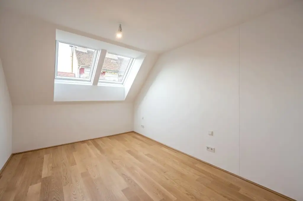 EDUART-Die Kunst des Wohnens: Hochwertiger 3-Zimmer DG-ZWEITBEZUG mit ca. 15m² Balkon! (10/19)