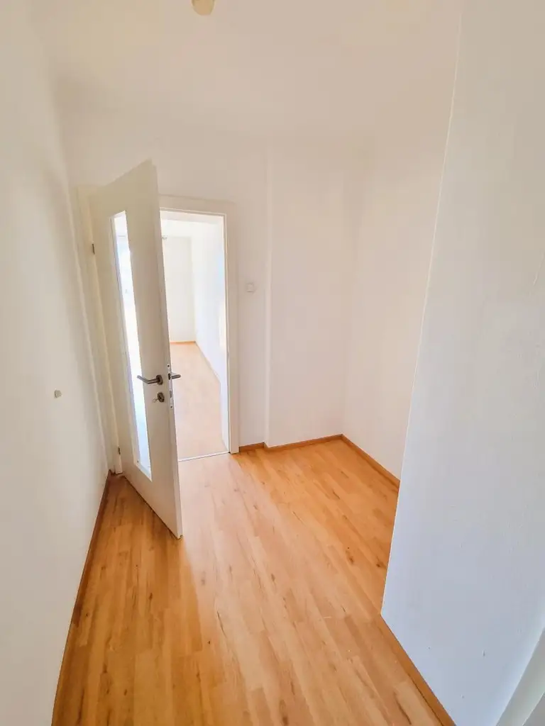Top Lage: Attraktive 2-Zimmer-Wohnung mit Lift und Sonnenbalkon