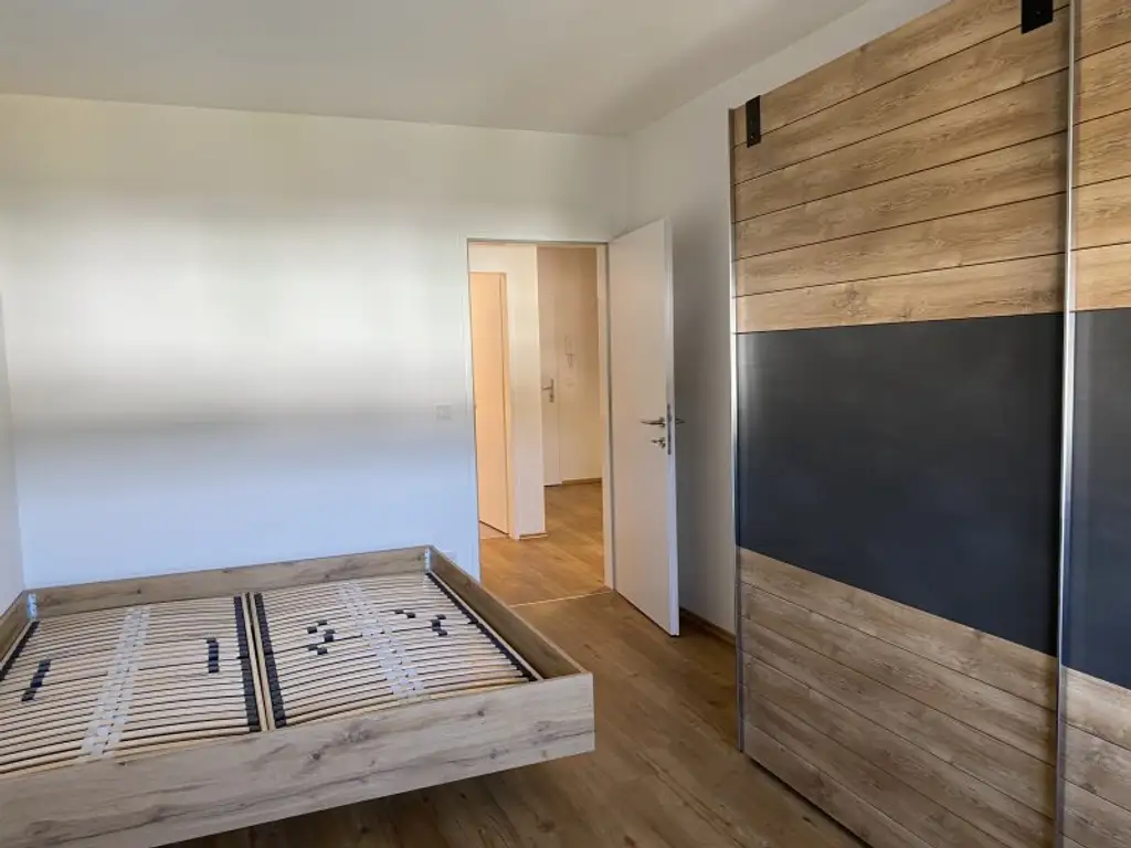 Sehr schöne , neue Mietwohnung, teilmöbliert