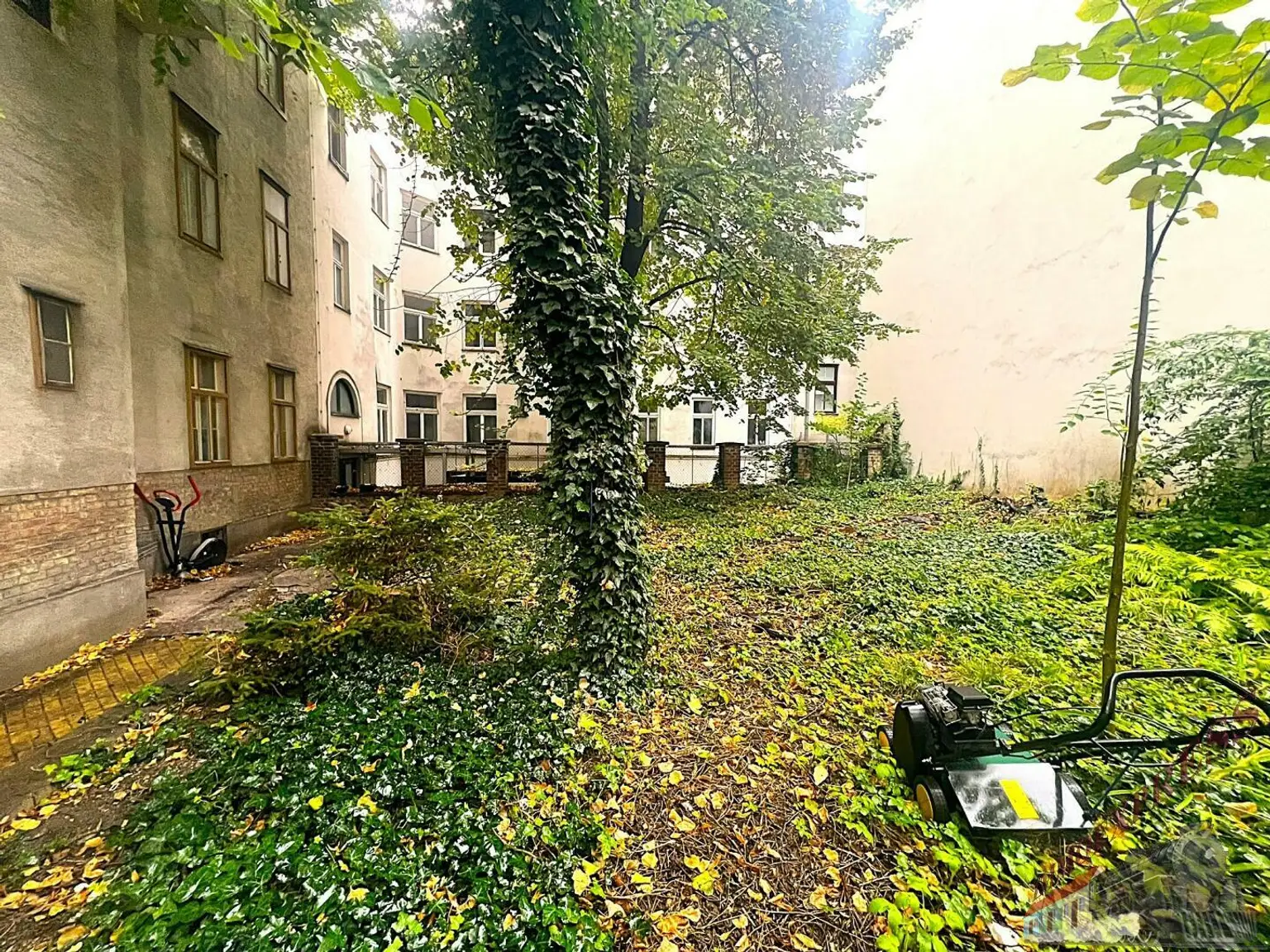 Zinshaus in Best-Lage mit bewilligtem Dachgeschoß-Zubau - perfektes Investment - Innenhof