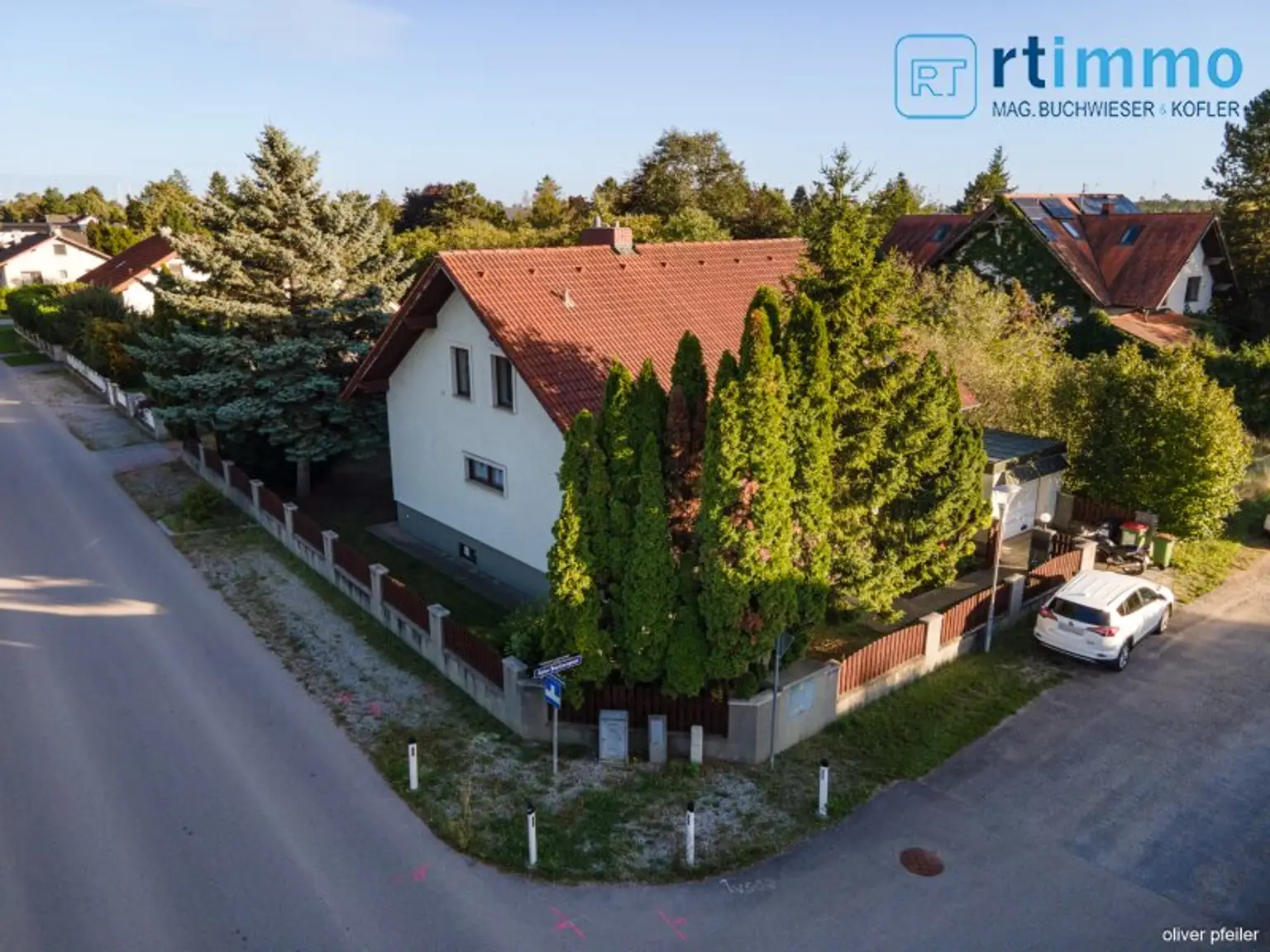 SCHÖNES FAMILIENHAUS mit Wintergarten und Garage in ruhiger Lage zu mieten!
