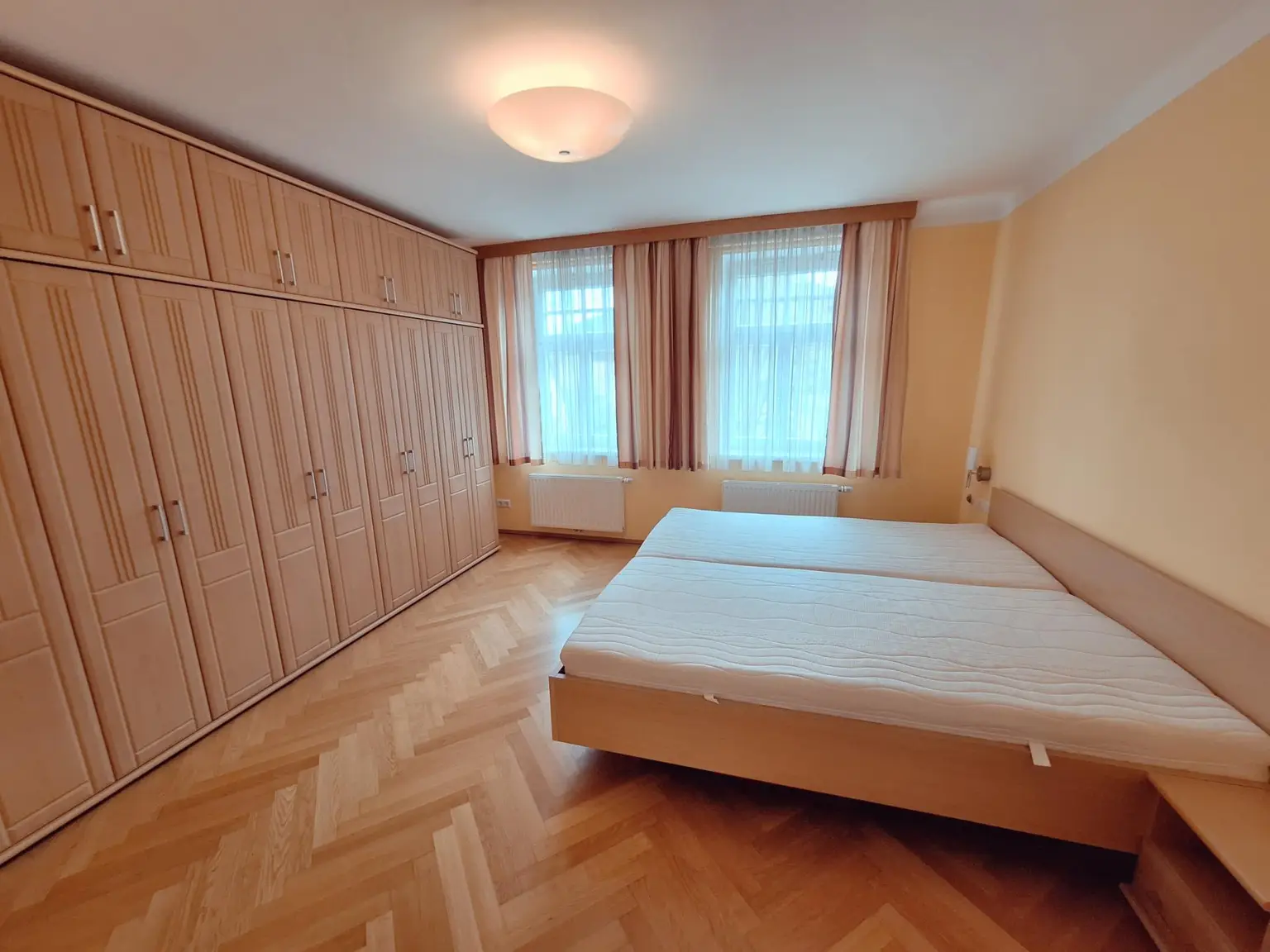 VILLA IN HAINFELD - WOHNEN UND ARBEITEN MÖGLICH