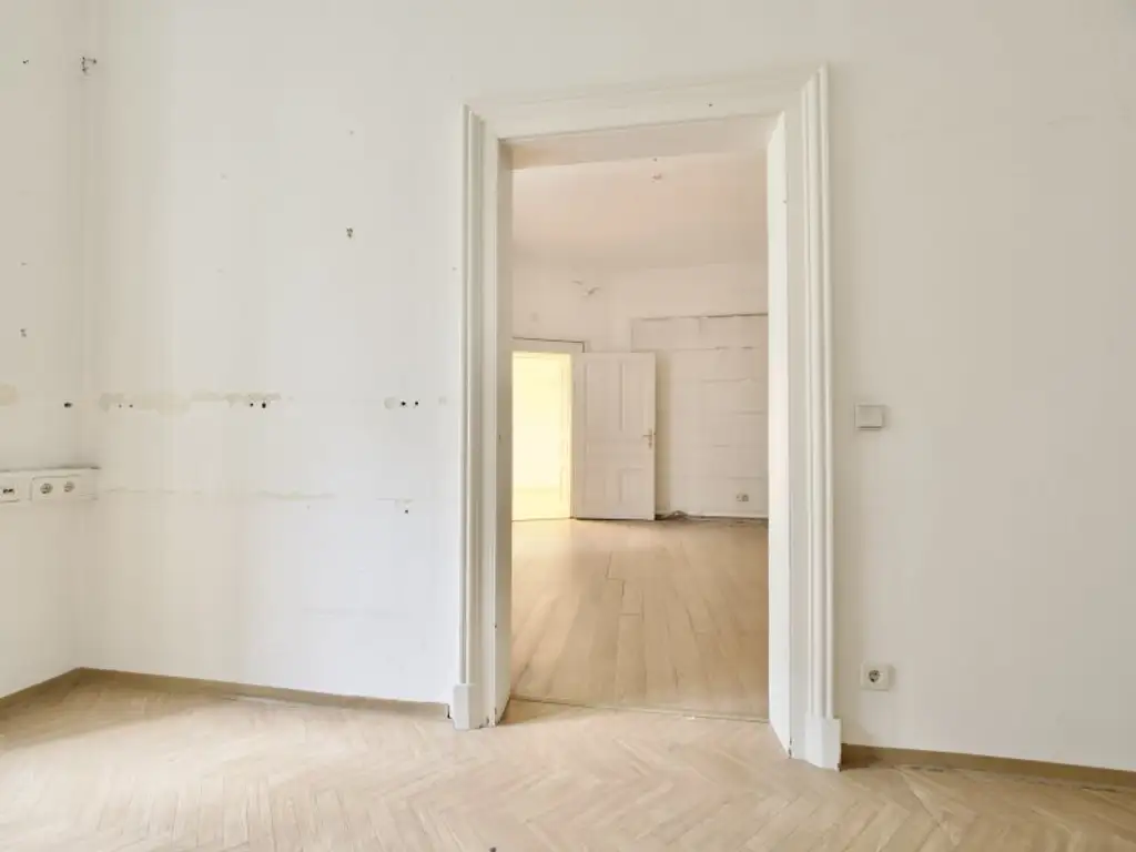 Exklusive Büro- oder Ordinationsfläche im klassischen Altbaustil in der Klagenfurter Fußgängerzone zu mieten!