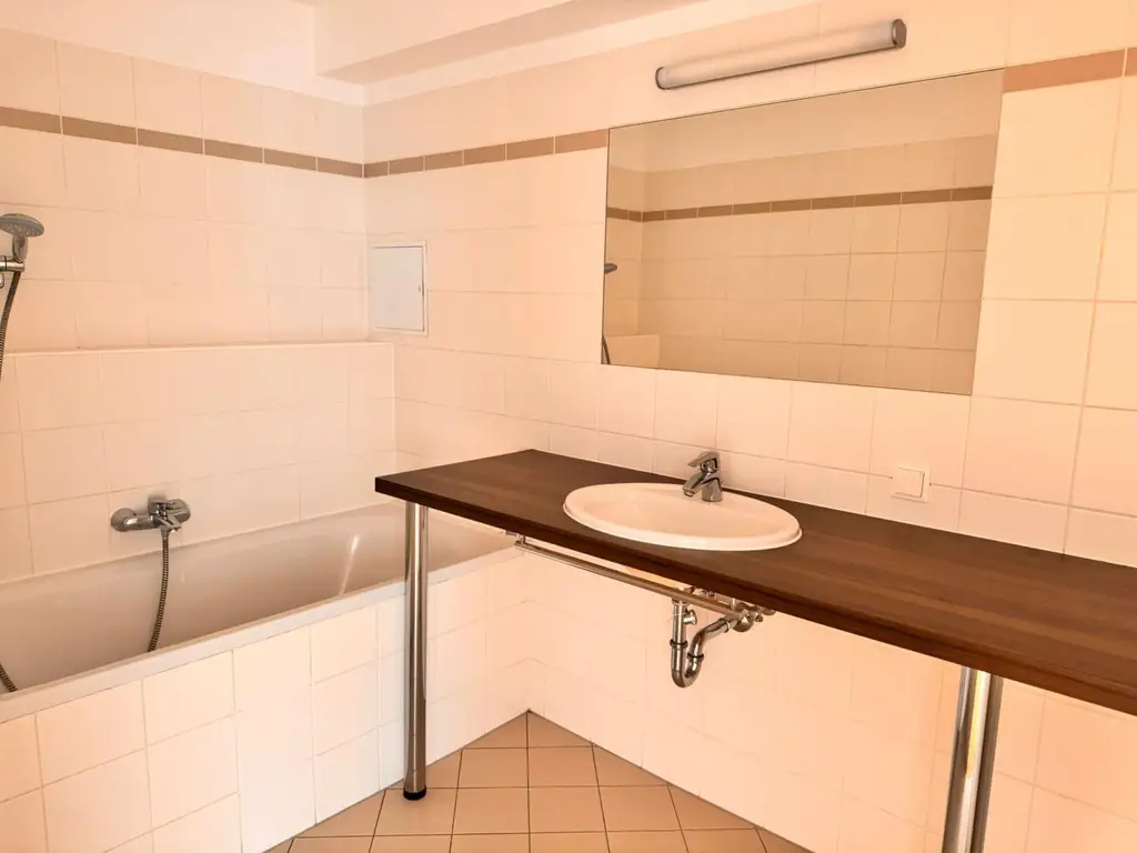 IHR NEUES ZUHAUSE MODERN; HELL; HOCHWERTIG
