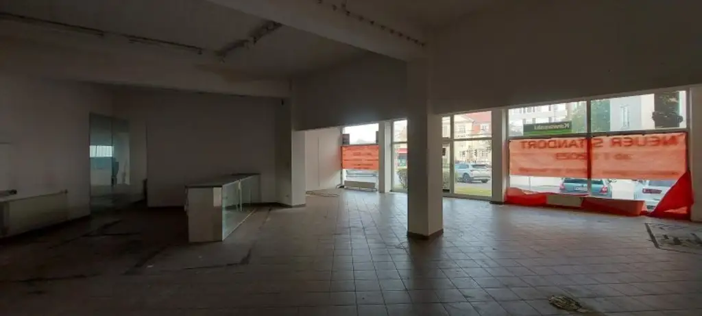 Ehemaliger Schauraum mit Werkstatt