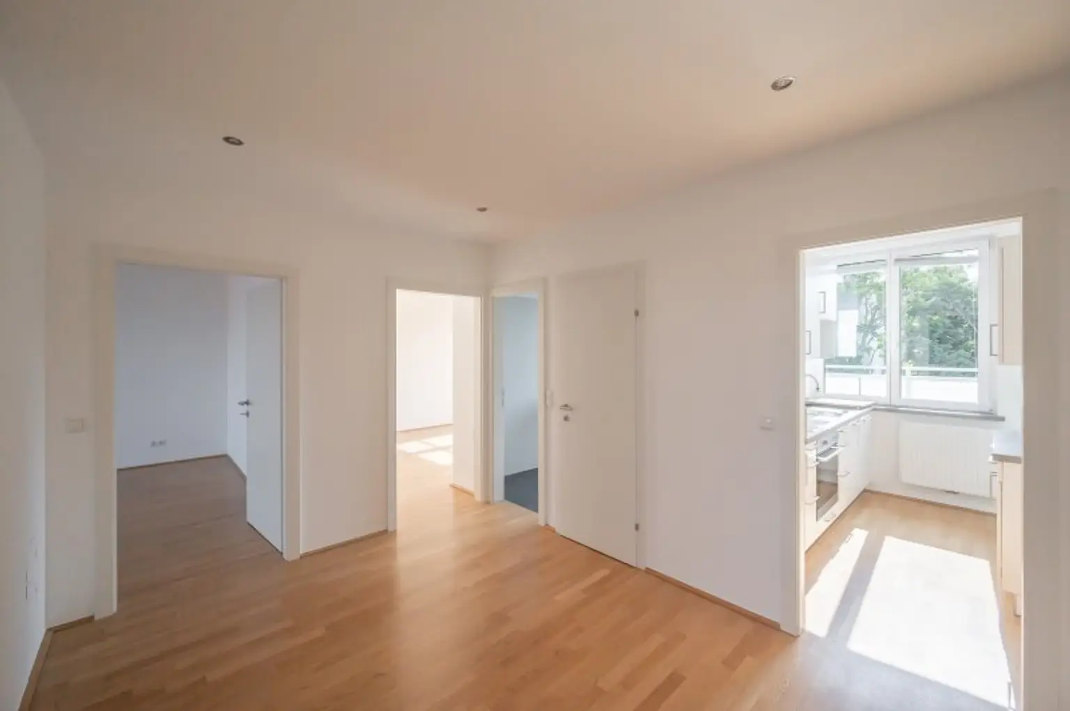 +++ NEU +++ helle 3-ZIMMER TRAUMWOHNUNG MIT 2 TERRASSEN, optimale Aufteilung, letzter Stock, Küche separat. Tolle Lage! ++++