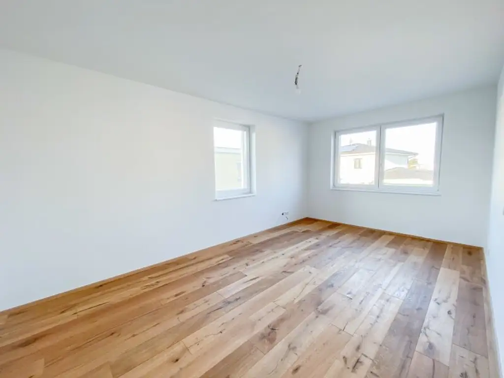119 m2 Wohnfläche, 4 Zimmer, Doppelhaushälfte mit 93 m2 Garten in Mitterndorf, in ruhiger Wohnhausanlage!