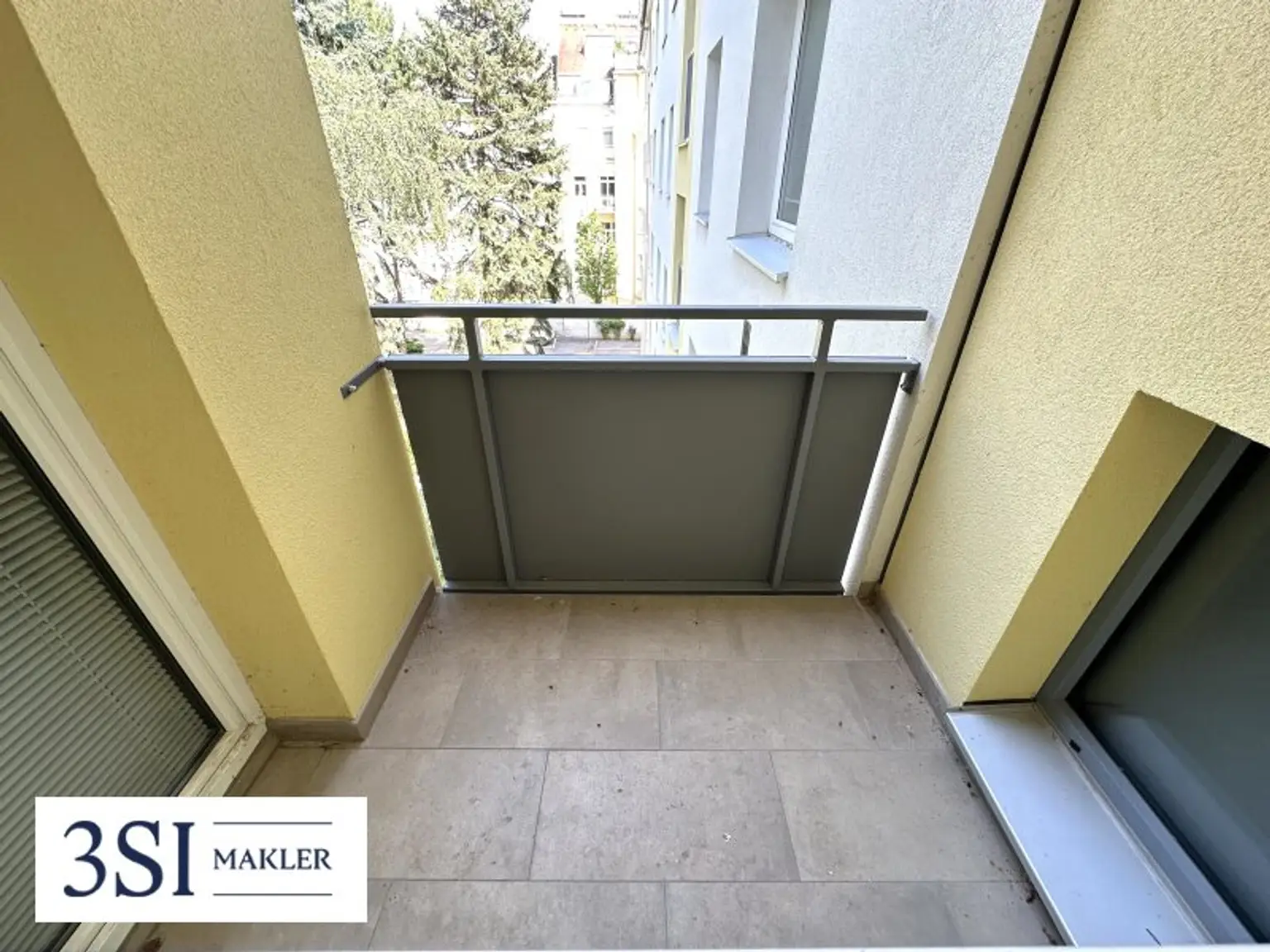 Sanierungsbedürftige 4-Zimmer-Wohnung mit Freiflächen - in Top-Lage des 19. Bezirks