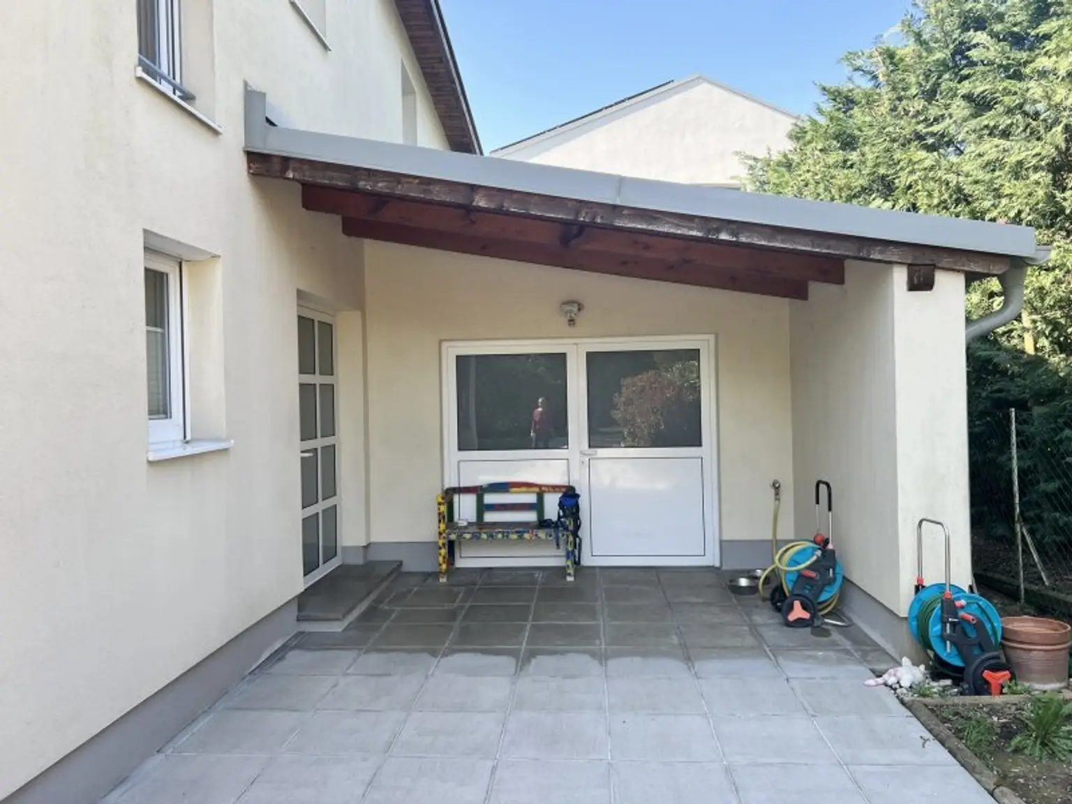 Moderne, zentrumsnahe Familienvilla mit großem Garten in gefragter Grünruhelage (!)