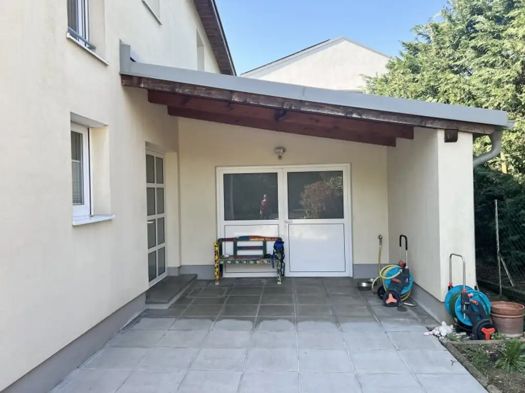 Moderne, zentrumsnahe Familienvilla mit großem Garten in gefragter Grünruhelage (!)