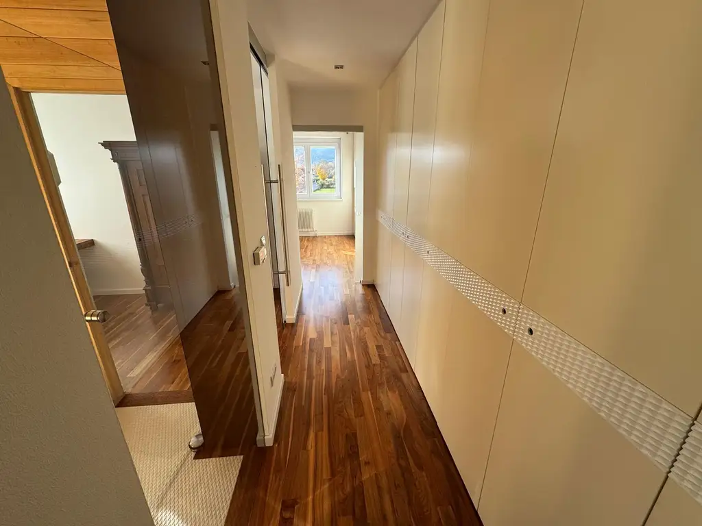 Moderne, luxuriöse  Wohlfühlwohnung mit Tiefgaragenplatz! Inklusive moderner Möblierung!