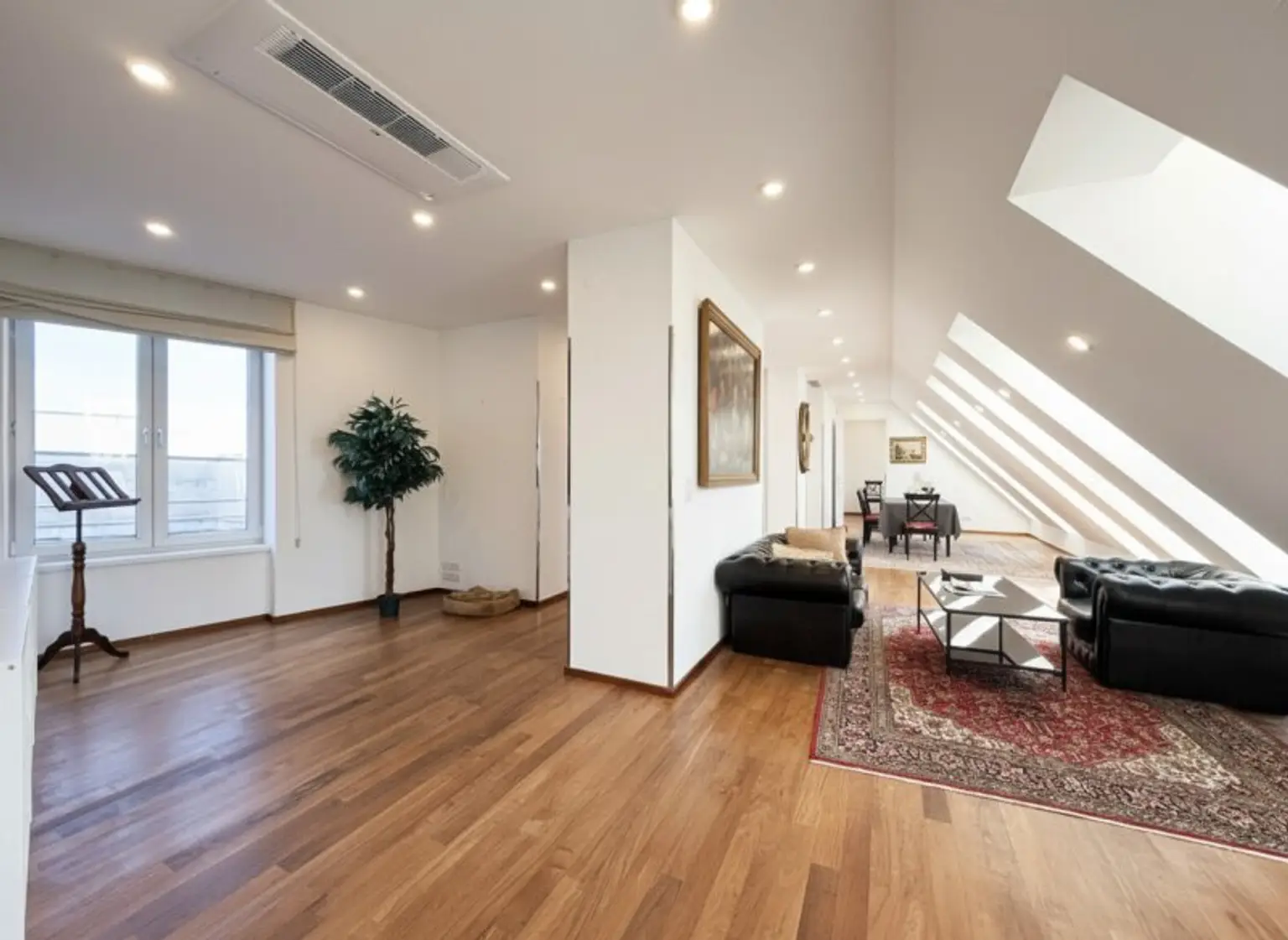 PENTHOUSE LIVING MIT PANORAMABLICK I MARIA HILFERSTRASSE I ca.100 m² TERRASSE I 7-Zimmer und 3 Bäder I U-Bahn Nähe