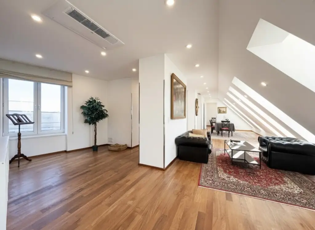 PENTHOUSE LIVING MIT PANORAMABLICK I MARIA HILFERSTRASSE I ca.100 m² TERRASSE I 7-Zimmer und 3 Bäder I U-Bahn Nähe