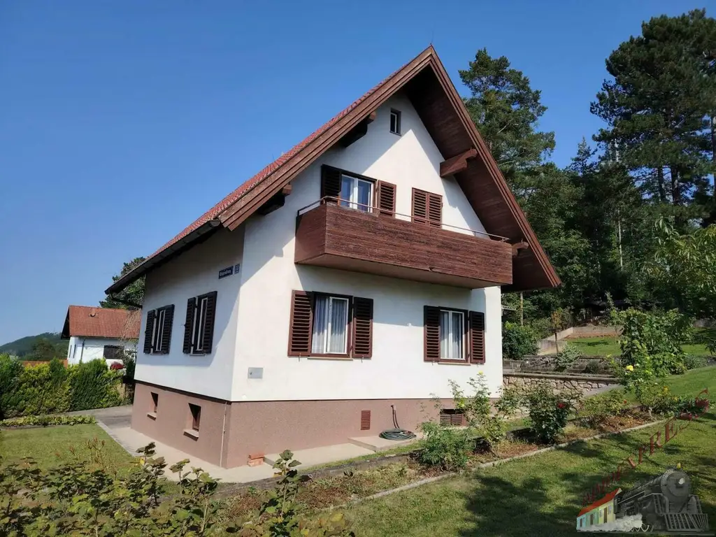 Einfamilienhaus mit großem Grundstück (2 Parzellen) wartet auf Sie!