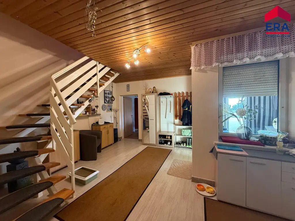 Charmantes Einfamilienhaus mit Weinkeller, Garten & Loggia – Sofort beziehbar!