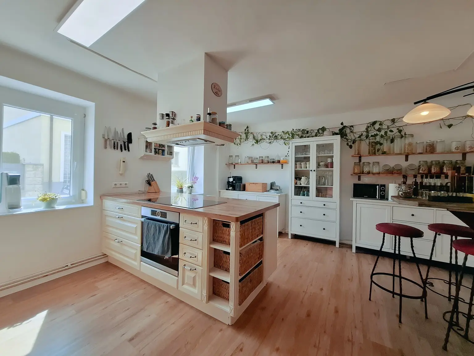 Vielseitig nutzbare Liegenschaft mit ausreichend Platz und herrlichem Blick auf die Hohe Wand