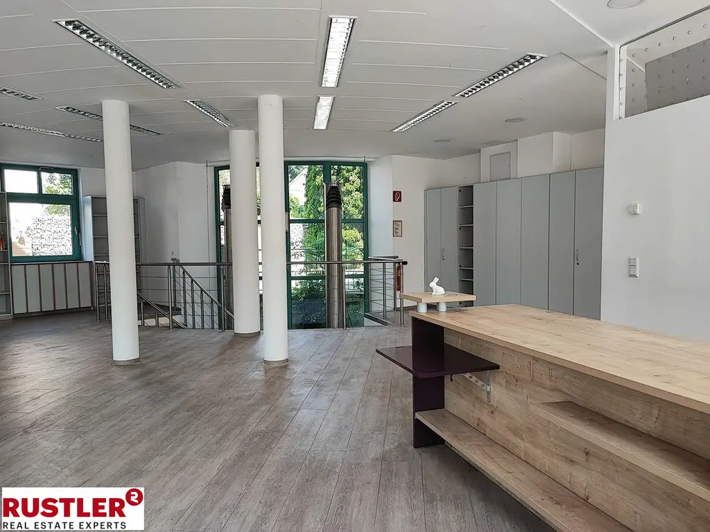 Präsenz an der Hauptstraße – großzügiges Geschäftslokal auf zwei Ebenen