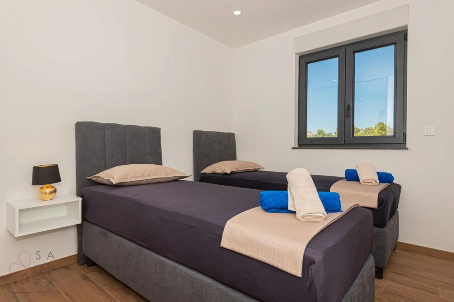 Modernes Wohndomizil mit Stil – Halbvilla mit Pool in Vodice
