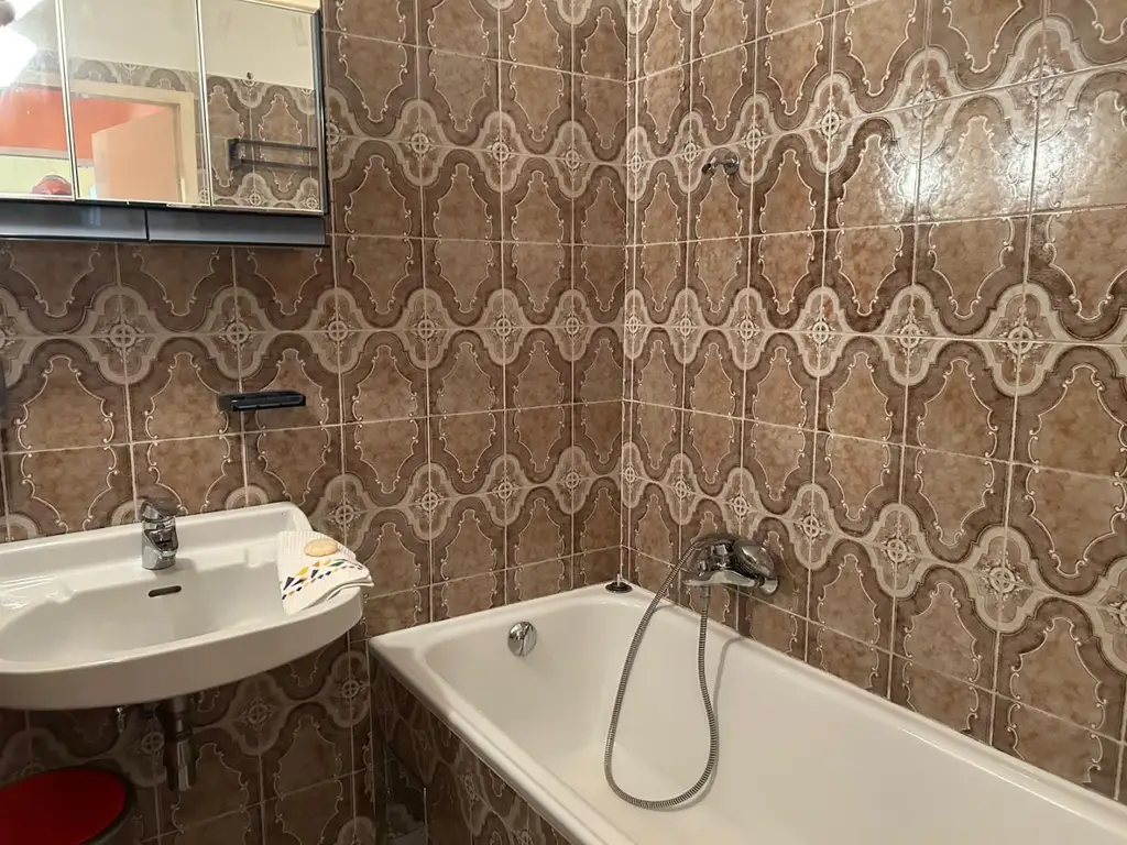GUT ANGELEGTE ZWEI ZIMMER EIGENTUMSWOHNUNG AM QUELLENPLATZ!