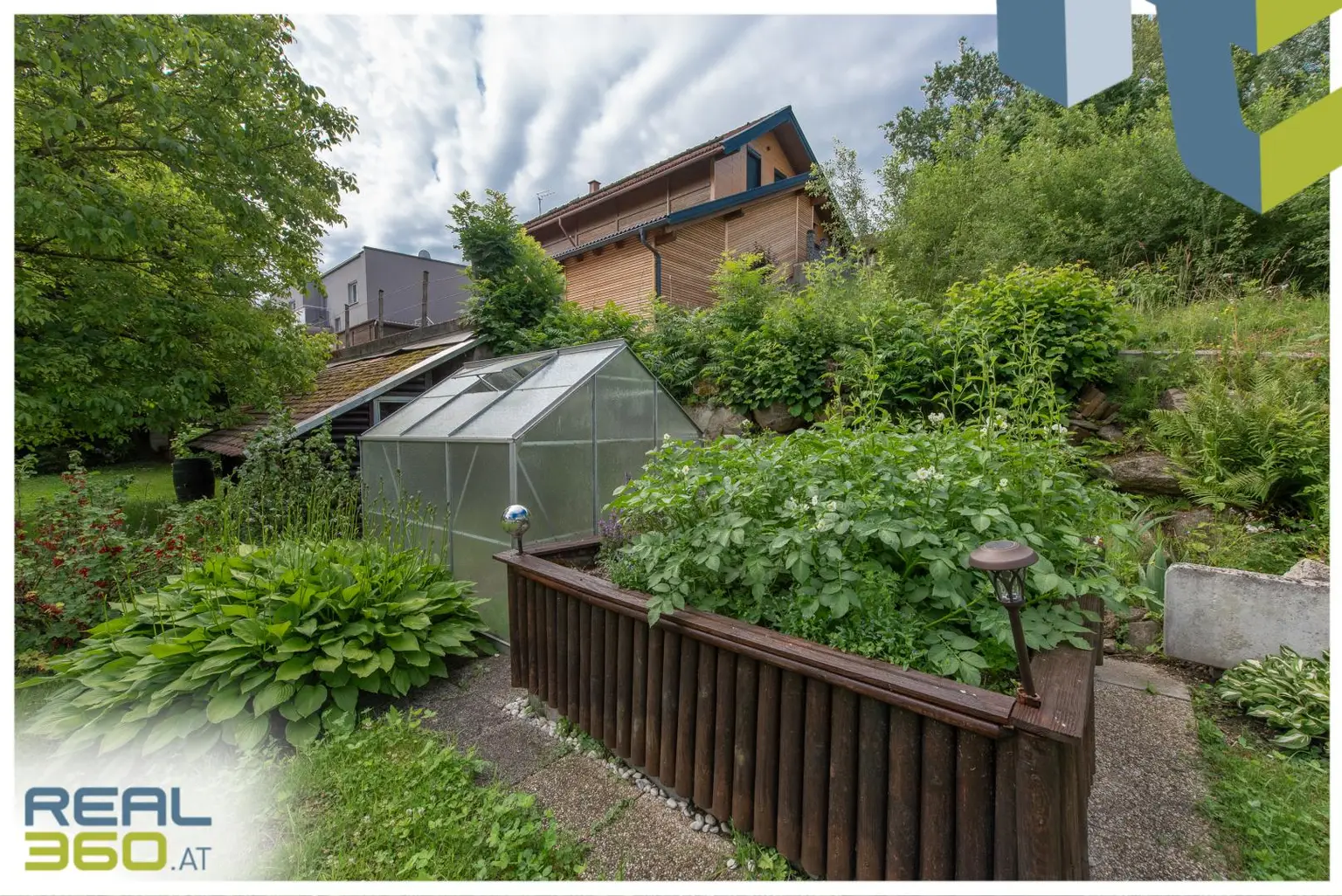 Hochbeet und Gewächshaus