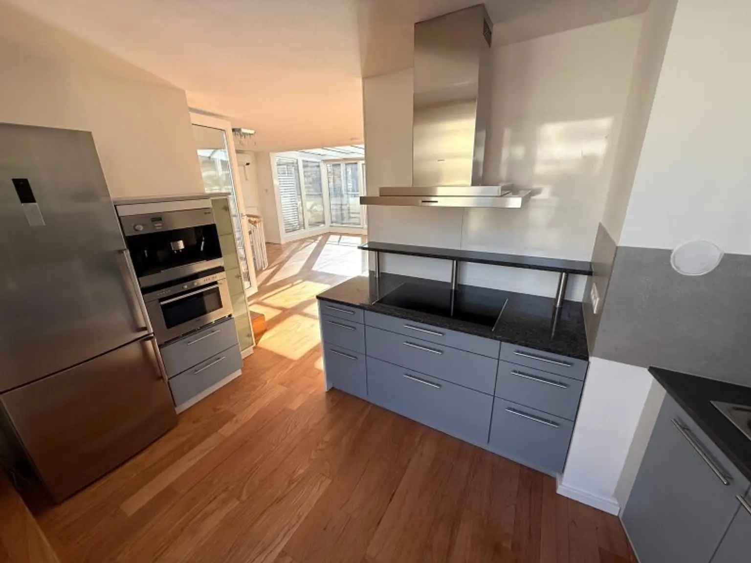 Erfüllen Sie sich ihren DG-Traum - 1 Gartenterrasse mit ca. 100 m² + 5 zusätzliche Terrassen mit gesamt ca. 50 m² + 1 Garagenplatz im Eigentum