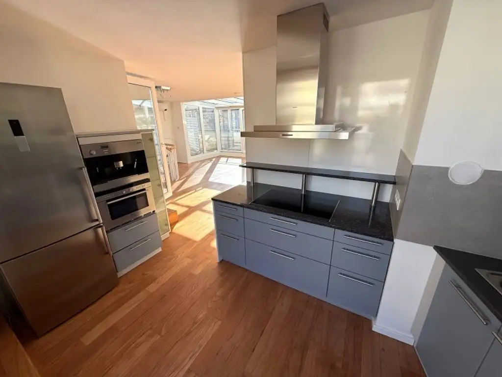 Erfüllen Sie sich ihren DG-Traum - 1 Gartenterrasse mit ca. 100 m² + 5 zusätzliche Terrassen mit gesamt ca. 50 m² + 1 Garagenplatz im Eigentum