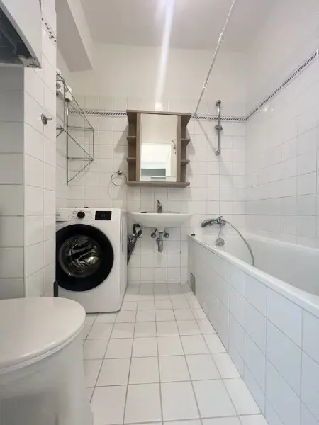 Wunderschöne 2 Zimmer Wohnung in ruhiger Seitenstraße zur Krottenbachstraße im 4. Liftstock