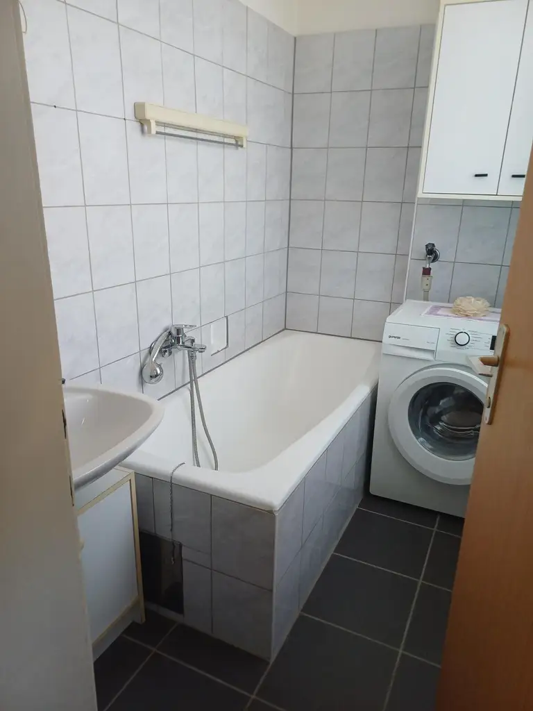 Gepflegte 2-Zimmer-Wohnung mit Küchenblock und Loggia in Langenwang im Mürztal zu mieten !